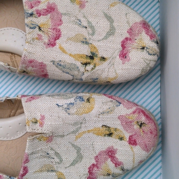 b.o.c. Shoes - b.o.c. Canvas Floral Slip-ons